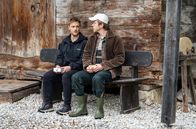 Sturm der Liebe – Max (Stefan Hartmann, l.) ist bestürzt, als er von Carolins Plänen mit Vanessa erfährt (mit Johannes Huth, r.).