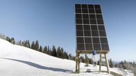 Terra Mater Wissen – Die Solar-Pappel ist ein elf Meter hohes Holzgerüst, das mit PV-Paneelen verkleidet ist.