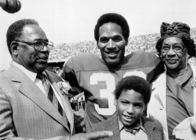 O.J. - Made in America – V.l.: Jimmy Simpson, O.J. Simpson, Melvin Leon Simpson, Eunice Simpson