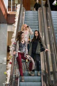 Bad Moms 2 – L-R: Carla (Kathryn Hahn), Kiki (Kristen Bell), Amy Mitchell (Mila Kunis)