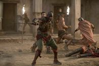 Spartacus – Gemeinsam mit Drago (Peter Mensah) und den anderen Gladiatoren rächt sich Spartacus für die erlittenen Qualen und Verluste blutig ...