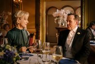 Professor T – Professor Jasper Tempest (Ben Miller, r.) und Dr. Helena Goldberg (Juliet Stevenson, l.).