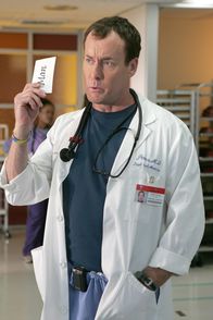 Scrubs - Die Anfänger – J.D. ist inzwischen zum Facharzt aufgestiegen und steht somit auf der gleichen Stufe wie Dr. Cox (John C. McGinley), was dieser natürlich ganz und gar nicht akzeptieren will ...