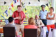 Death in Paradise – Danny RAHIM (Finn Anderson), Ardal O’HANLON (Inspecteur Jack Mooney), Pippa HAYWOOD (Charlotte Hamilton), Don WARRINGTON (Selwyn Patterson), Tobi BAKARE (Agent JP Hooper), Joséphine JOBERT (Sergent Florence Cassell)