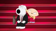 Family Guy – Brians (l.) neues Theaterstück wird ein voller Erfolg und er wird zum gefeierten Star in seinem Heimatstädtchen. Stewie (r.) beschließt daraufhin, auch ein Theaterstück zu schreiben und gibt es Brian zum Lektorat. Der muss jedoch entsetzt feststellen, dass Stewies Werk um ein Vielfaches besser ist als sein eigenes und lässt es verschwinden ...