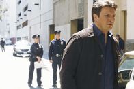 Castle – Richard Castle (Nathan Fillion) erkennt, dass der aktuelle Fall eine große Gefahr für Kate darstellt und möchte nicht, dass sie weiter daran arbeitet ...