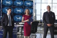 Bull – Als der umstrittene Star-Anwalt Jules Caffrey beschuldigt wird, seine Verlobte ermordet zu haben, kann Bull sich wie immer auf sein Team verlassen: (v.l.n.r.) Benny Colón (Freddy Rodriguez), Marissa Morgan (Geneva Carr) und Chunk (Chris Jackson) ...