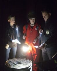 Navy CIS – Die Suche nach einer internationalen Terroristengruppe, die Kinder durch das Internet rekrutiert, gestaltet sich schwieriger als gedacht: Bishop (Emily Wickersham, l.), Tony (Michael Weatherly, r.) und Abby (Pauley Perrette, M.) ...