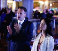 Elementary – Ermitteln in einem neuen spannenden Fall: Holmes (Jonny Lee Miller, l.) und Watson (Lucy Liu, r.) müssen eine seltene Landkarte wieder finden ...