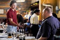 Young Sheldon – Georgie Cooper (Montana Jordan, l.); Jim McCallister (Will Sasso, r.)
