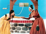 Frau Holle – Pechmarie (Katharina Lind, li.), Witwe (Elfriede Florin).