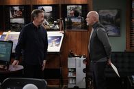 Last Man Standing – Mike Baxter (Tim Allen, l.); Ed Alzate (Hector Elizondo, r.)