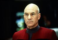 Star Trek VII - Treffen der Generationen – Im Nexus trifft Captain Picard (Patrick Steward) auf den vor Jahren verschollenen und für tot erklärten Captain Kirk - zwei Generationen treffen aufeinander ...