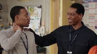 Abbott Elementary – v.li.: Gregory Eddie (Tyler James Williams), Martin Eddie (Orlando Jones)