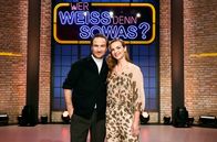 Wer weiß denn sowas? – Moderatorin Annika Lau (r.) treten bei "Wer weiß denn sowas?" gegeneinander an.