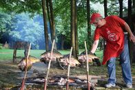 Zu Tisch ... – Karpfen auf Holzstäben
