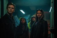 Gotham Knights – (v.l.n.r.) Morgan Hayes (Oscar Morgan); Carrie Kelley (Navia Robinson); Duela (Olivia Rose Keegan); Harper Row (Fallon Smythe)