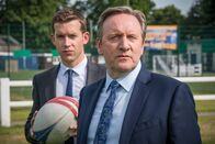 Inspector Barnaby – DCI John Barnaby (Neil Dudgeon) und sein Assistent Jamie Winter (Nick Hendrix) ermitteln im Fall des getöteten Besitzers eines Rugby-Clubs.