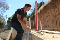 Die Super-Makler - Top oder Flop? – Da der Garten sehr klein und die anspruchsvollen Käufer Luxus und eine Topausstattung erwarten, legen sich Tarek (Bild) und Christina besonders ins Zeug, um jeden Quadratzentimeter Platz zu nutzen, um am Ende den erwarteten Millionen-Dollar-Listenpreis zu erreichen.