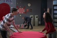 Speechless – Ray DiMeo (Mason Cook, l.); Izzy (Kayla Maisonet, r.)