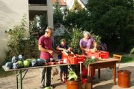 Zu Tisch ... – Zu Tisch Mittelfranken – Deutschland Apostolols, Marlene und Claudia bei der Krautherstellung Copyright: SRF/Gerd Müller