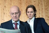 SOKO Kitzbühel – (v.li.): Ignaz Kirchner (Karl Gloger), Kai Ivo Baulitz (Markus Gloger).