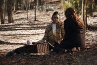 Legacies – Cleo (Omono Okojie, l.); Hope Mikaelson (Danielle Rose Russell, r.)