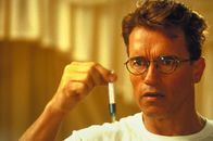 Junior – Setzt sich eine befruchtete Eizelle in die eigene Bauchhöhle ein: Doktor Alexander Hesse (Arnold Schwarzenegger) ...