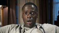 Get Out – Chris (Daniel Kaluuya) gehen die Augen auf: Ab sofort geht es um sein Leben.