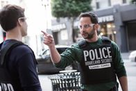 Brooklyn Nine-Nine – (v.li.) Andy Samberg (Jake Peralta), Nick Kroll (Agent Kendrick).