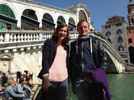 Verrückt nach Meer – Deck-Kadetten unter sich: Inka und Christian an der Rialtobrücke in Venedig.