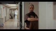 neoriginal: Push – Hebamme Elke (Marie Rosa Tietjen, r.) kann nicht mehr - der stressige Schichtdienst, die Kinder zu Hause, die Folgen der traumatischen Geburt, die sie in der letzten Schicht an ihre Grenzen gebracht hat. Anna (Anna Schudt, l.) macht sich Sorgen um ihre Kollegin.