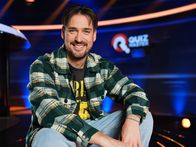 Quizmaster – Andreas Moravec während Servus TVs Quiz Master 90er Jahre Spezial Pre-Shooting in Wien, Österreich am 25. November 2024