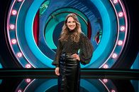Die Carolin Kebekus Show – Trotz Corona kehrt Carolin Kebekus mit einer neuen WDR-Personality-Show, produziert von der bildundtonfabrik, auf den Bildschirm zurück. Deutschlands Comedy-Queen zeigt wieder Haltung und präsentiert ihren ganz eigenen Blick auf die Welt – persönlicher, bissiger und aktueller denn je. Und natürlich geben sich in der Show auch prominente Gäste die gut desinfizierte Klinke in die Hand. Carolin Kebekus: „Das wird die beste Show ever – und zwar mit Abstand!“