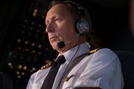 Mayday - Alarm im Cockpit – TWA-Flug 800-Kapitän Kevorkian (gespielt von Jeffrey Knight). (Bildnachweis: Cineflix/Darren Goldstein)