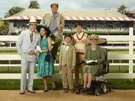 Fresh off the Boat – (4. Staffel) - Eine Familie der besonderen Art: Louis (Randall Park, l.), Jessica (Constance Wu, 2.v.rl.), Eddie (Hudson Yang, 3.v.l.), Evan (Ian Chen, 3.v.l.), Emery (Forrest Wheeler, 2.v.r.) und Grandma Huang (Lucille Soong, r.) ...