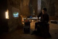 Spuren verlorener Städte mit Albert Lin – Akkon, Israel - Dr. Albert Lin in seinem provisorischen Feldlabor. (Blakeway Productions/National Geographic)