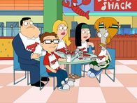 American Dad! – (v.l.n.r.) Stan Smith; Steve Smith; Francine Smith; Hayley Smith; Roger
