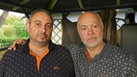 Der lange Weg der Sinti und Roma – MDR FERNSEHEN DER LANGE WEG DER SINTI UND ROMA Uhr. Die Musiker Romani Weiss und Manolito Steinbach (li.). Der Film ist ab 15.03.2022 in der ARD Mediathek abrufbar.