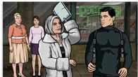 Archer – Sorgt Malorys (2.v.r.) neuer Schwarm nur bei Archer (r.) oder auch bei Pam (l.) und Cheryl (2.v.l.) für Entsetzen?