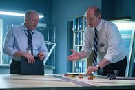 Mayday - Alarm im Cockpit – While listening to the CVR tape, NTSB investigators Bob Benzon (played by Thom Mariott) and Richard Rodriguez (played by Robert B. Kennedy), map out the route of the Boeing 727 that collided with a Douglas DC-9 on the runway. (Cineflix 2019/Darren Goldstein)