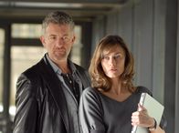 Tatort – rbb Fernsehen TATORT: BLINDER GLAUBE Uhr. Die Ermittlungen in einem Mordfall an der Uni-Augenklinik führen die Kommissare Till Ritter (Dominic Raacke) und Felix Stark (Boris Aljinovic) auf die Spur eines streng geheimen, hochbrisanten Forschungsprojekts. Verschweigt Judith Wenger (Gesine Cukrowski) Ritter etwas?