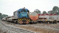 Eisenbahn-Romantik – Kenia investiert stark in sein Schienennetz. Ein Güterzug beladen mit Schotter im Bereich des Nairobi Central Station.