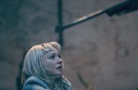 Requiem – Matilda Gray (Lydia Wilson, l.)