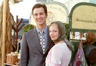 Noch einmal zwanzig sein ... – Noch herrscht eitel Sonnenschein zwischen Kathrin (Anna Bertheau) und ihrem neuen Freund Hans (Florian David Fitz).