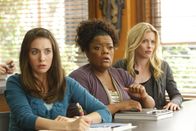 Community – Turbulent geht es am Greendale Community College weiter: Annie (Alison Brie, l.), Shirley (Yvette Nicole Brown, M.) und Britta (Gillian Jacobs, r.) ...