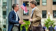 Cedar Cove – David (Bruce Dawson, li) schreibt Jack (Dylan Neal, re) vor, wie er zu arbeiten hat
