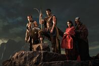 Krieg der Götter – Krieg der Götter: Stavros (Stephen Dorff, l.), Theseus (Henry Cavill, 2.v.l.), Phaedra (Freida Pinto, 2.v.r.) und der Mönch (Greg Bryk, r.)