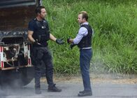 Hawaii Five-0 – Müssen alles geben, um junge Mädchen zu retten, die von einem Menschenhändlerring gefangen genommen sind: Steve (Alex O'Loughlin, l.) und Danny (Scott Caan, r.) ...