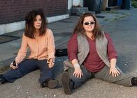 Taffe Mädels – Am Boden, v.li.: Sandra Bullock als Ashburn, Melissa McCarthy als Mullins